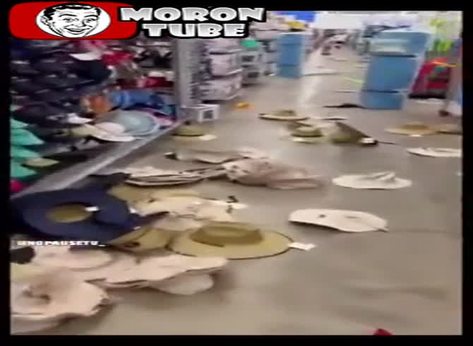 Video :Walmart in Florida is destroyed by Spring Breakers